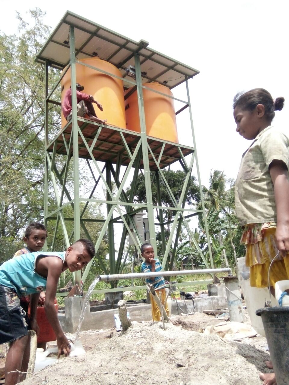 Implementasi pompa air tenaga surya lorentz di kota komba - 2