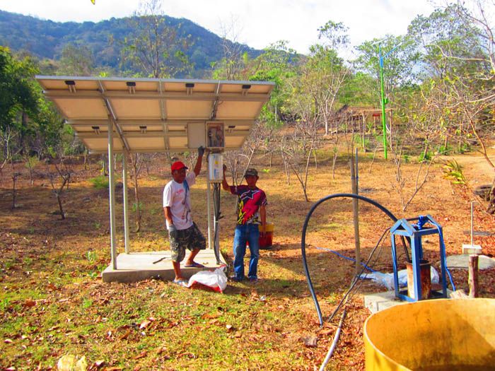 Pompa air tenaga surya untuk pertanian